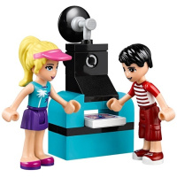 41129 LEGO FRIENDS – Dodávka s hot dogy v zábavném parku