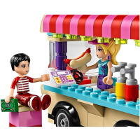 41129 LEGO FRIENDS – Dodávka s hot dogy v zábavném parku