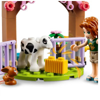Lego Friends – Autumn a její stáj pro telátko