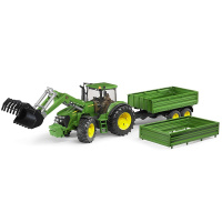 Traktor John Deere 7930 s přívěsem