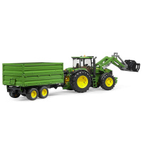 Traktor John Deere 7930 s přívěsem