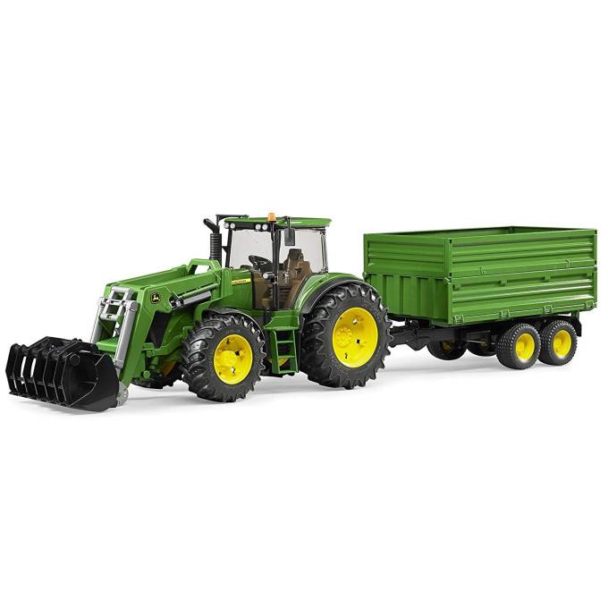 Traktor John Deere 7930 s přívěsem