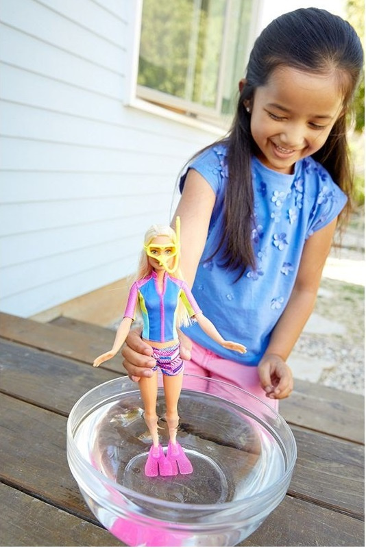 Panenka Barbie s kouzelným delfínem