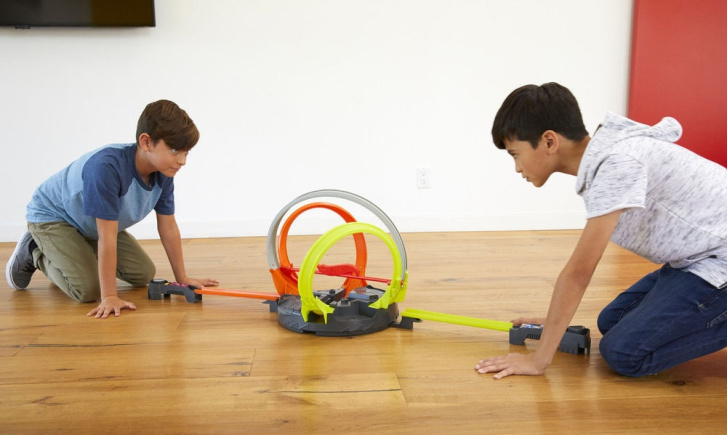 Hot Wheels - Rotující dráha