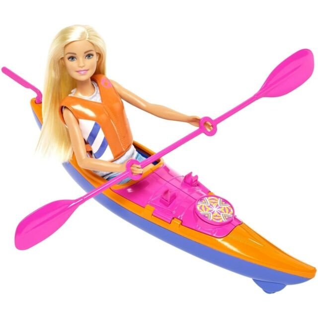 Barbie – Pickup s kajakem