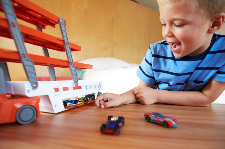 Hot Wheels - Mega tahač