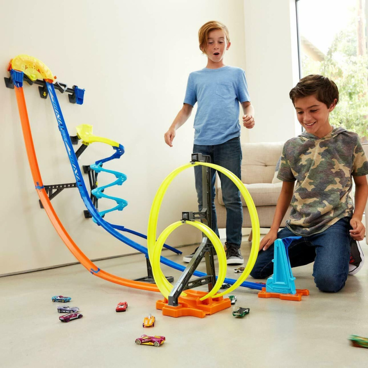 Hot Wheels - Vertikální dráha