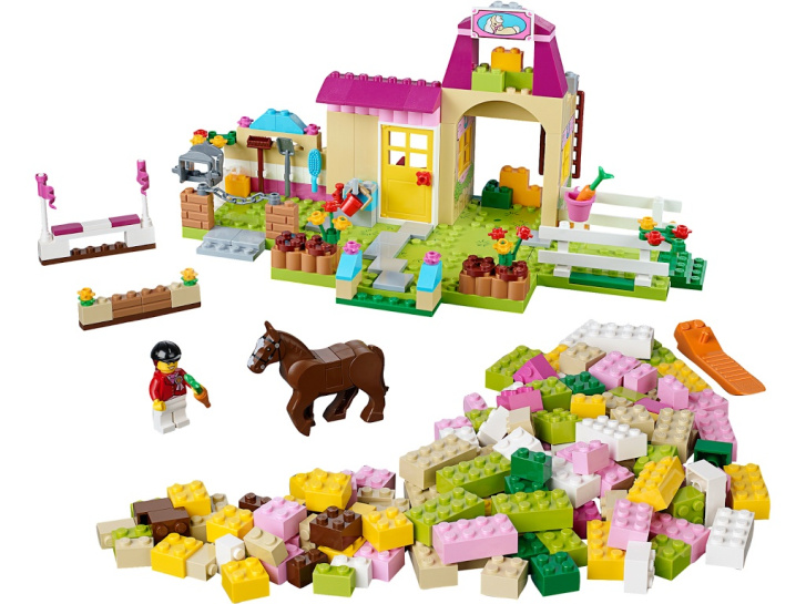 10674 LEGO JUNIORS - Farma pro koníky