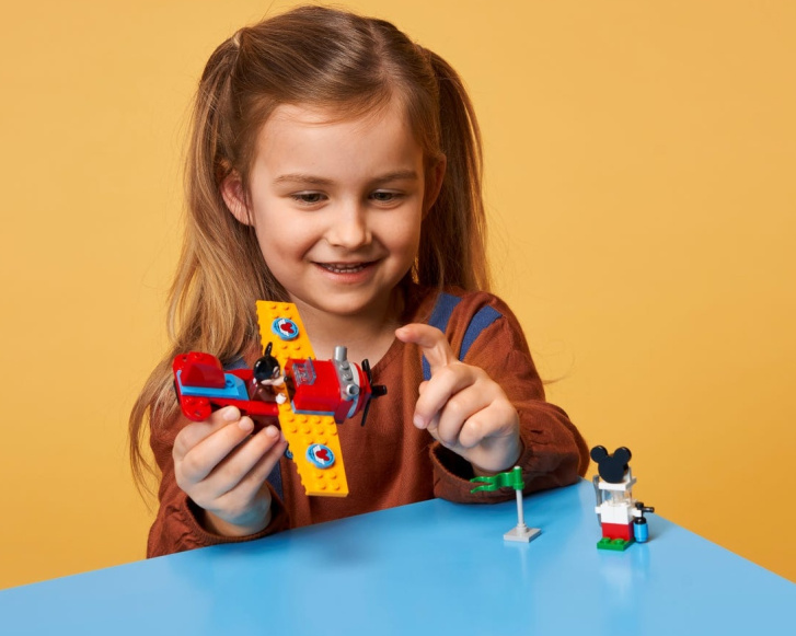 10772 Lego Disney – Mickey Mouse a vrtulové letadlo