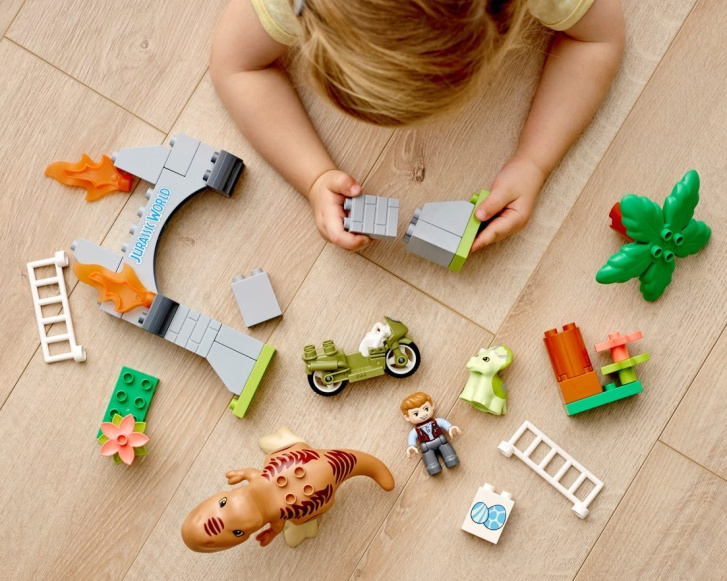 10939 Lego Duplo – T-Rex a Triceratops na útěku