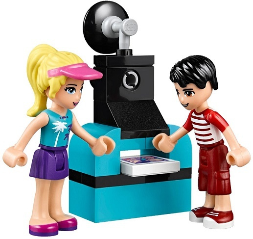 41129 LEGO FRIENDS – Dodávka s hot dogy v zábavném parku