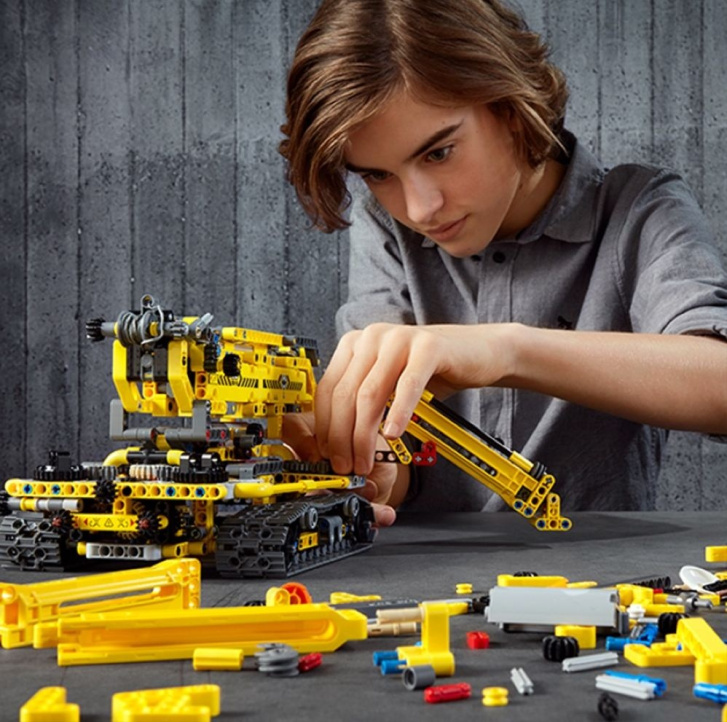 42097 LEGO TECHNIC - Kompaktní pásový jeřáb