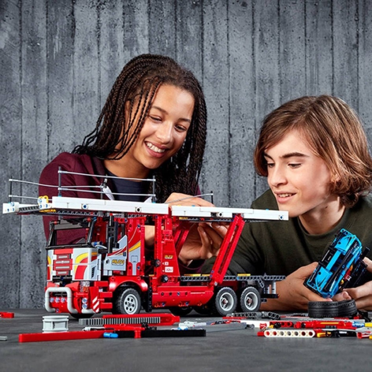 42098 LEGO TECHNIC - Kamion na přepravu aut