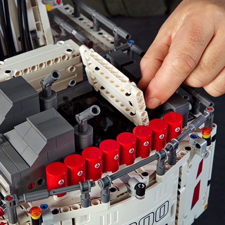 42100 LEGO TECHNIC - Bagr Liebherr R 9800