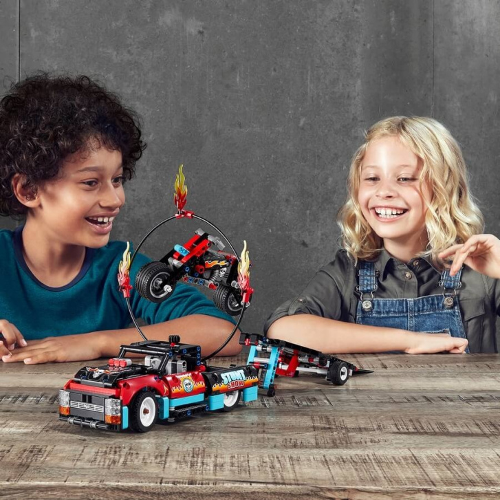 42106 LEGO TECHNIC - Kaskadérská vozidla