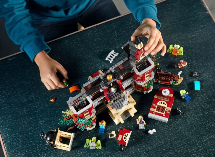 70425 LEGO HIDDEN SIDE - Strašidelná střední škola v Newbury