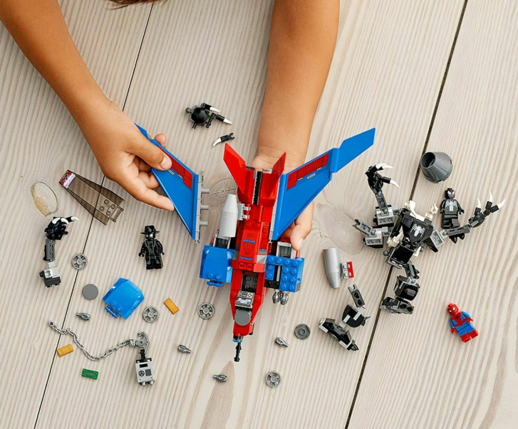 76150 LEGO SUPER HEROES - Spiderjet vs. Venomův robot
