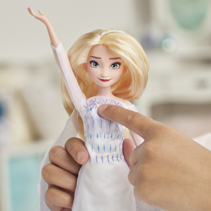 Disney Frozen – Zpívající panenka Elsa
