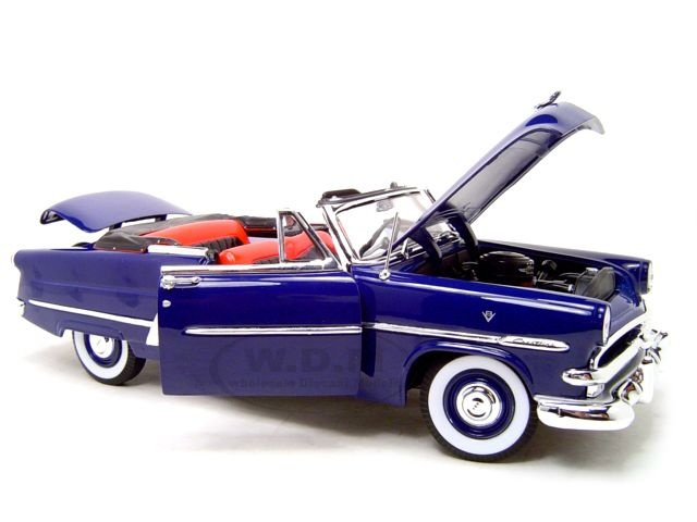 Ford Crestline Sunliner 1:18