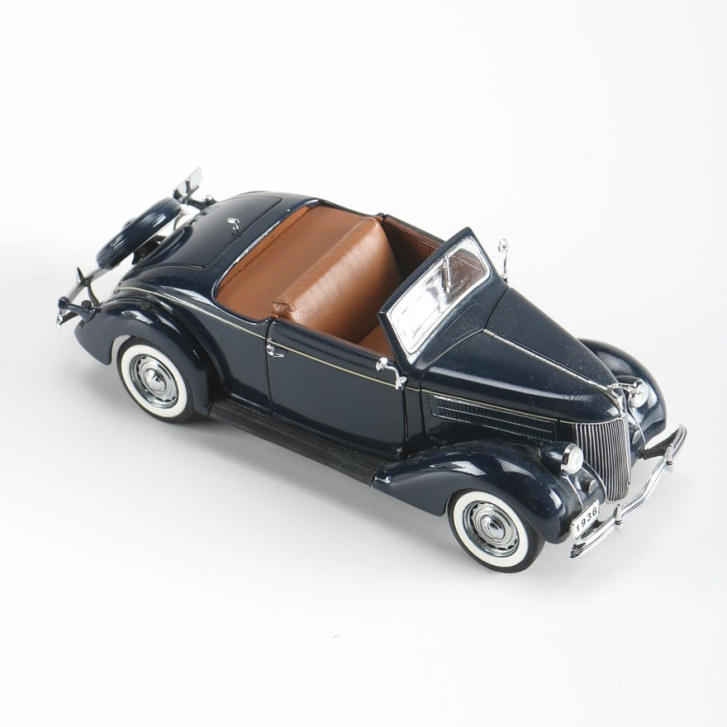 Ford Deluxe Cabriolet 1:18