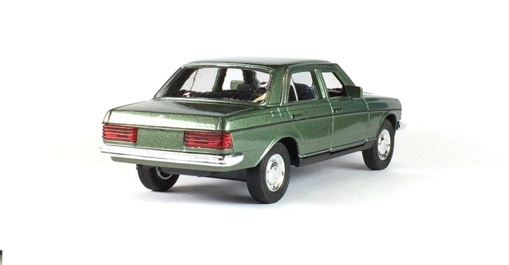 Mercedes Benz W123 1:34