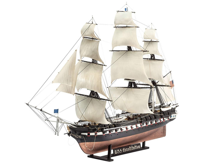 Revell 05472 – Loď U.S.S. Constitution 1:146