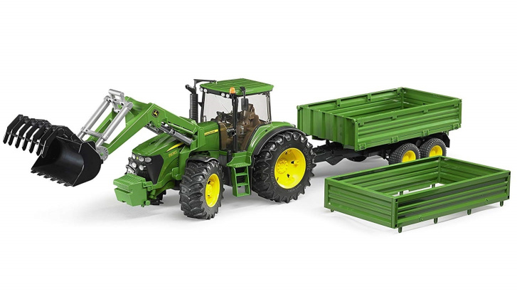 Traktor John Deere 7930 s přívěsem