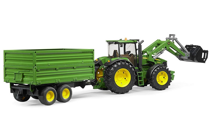 Traktor John Deere 7930 s přívěsem